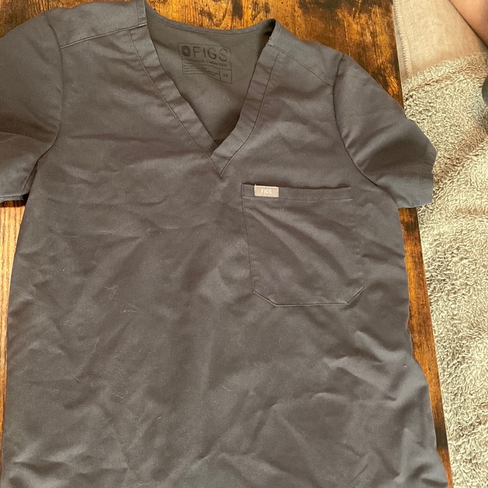 Charcoal XS figs scrub top